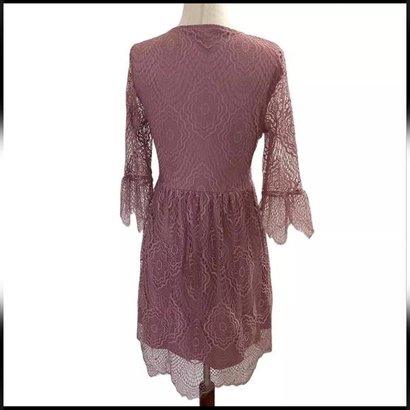 Express mauve lace deep V neck dress - Picture 6 of 7